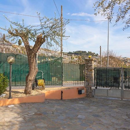 Leto'S Apartment In Sanremo - Parking & Garden Eksteriør bilde